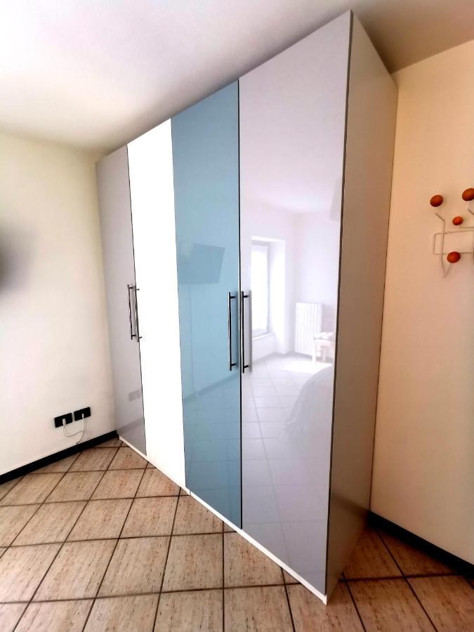 Old Town Apartment With Terrace - Live Love Lake Peschiera del Garda Bagian luar foto