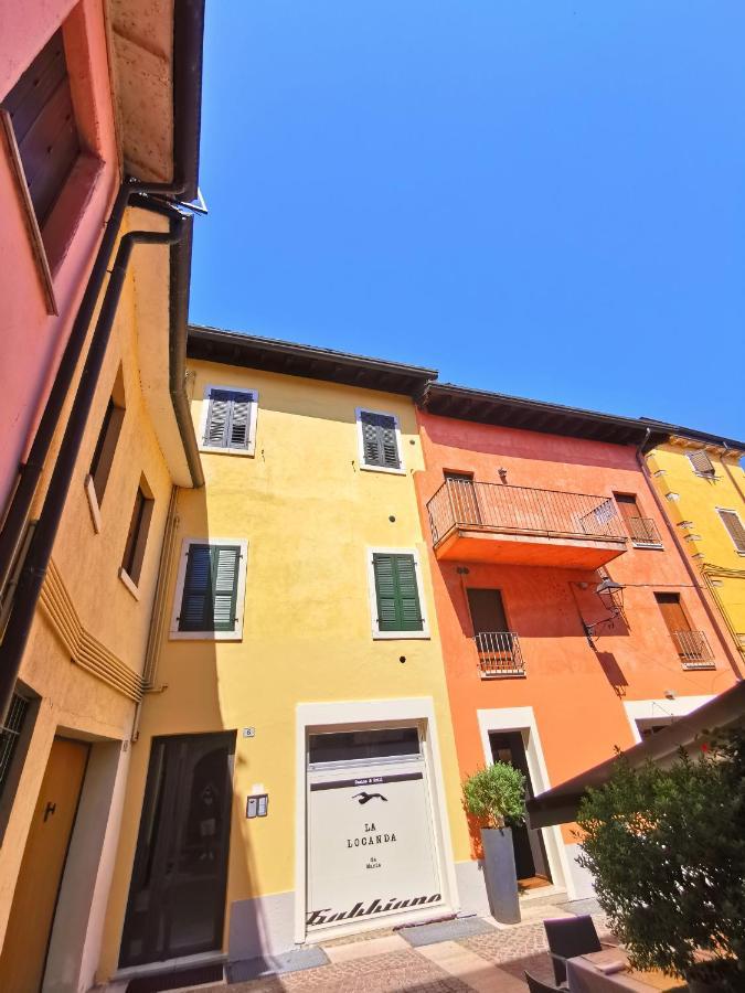 Old Town Apartment With Terrace - Live Love Lake Peschiera del Garda Bagian luar foto