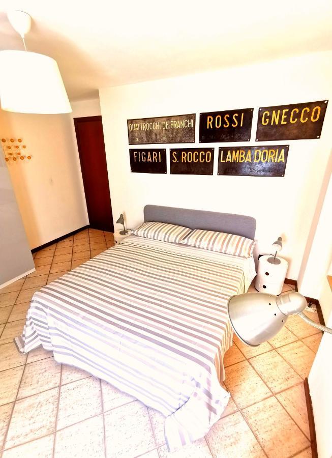 Old Town Apartment With Terrace - Live Love Lake Peschiera del Garda Bagian luar foto