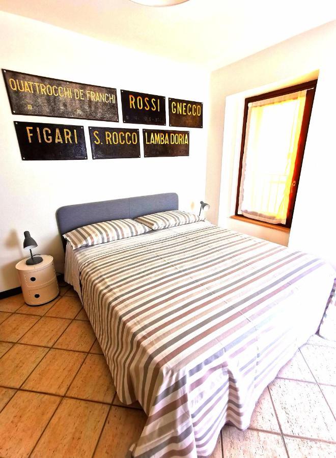 Old Town Apartment With Terrace - Live Love Lake Peschiera del Garda Bagian luar foto