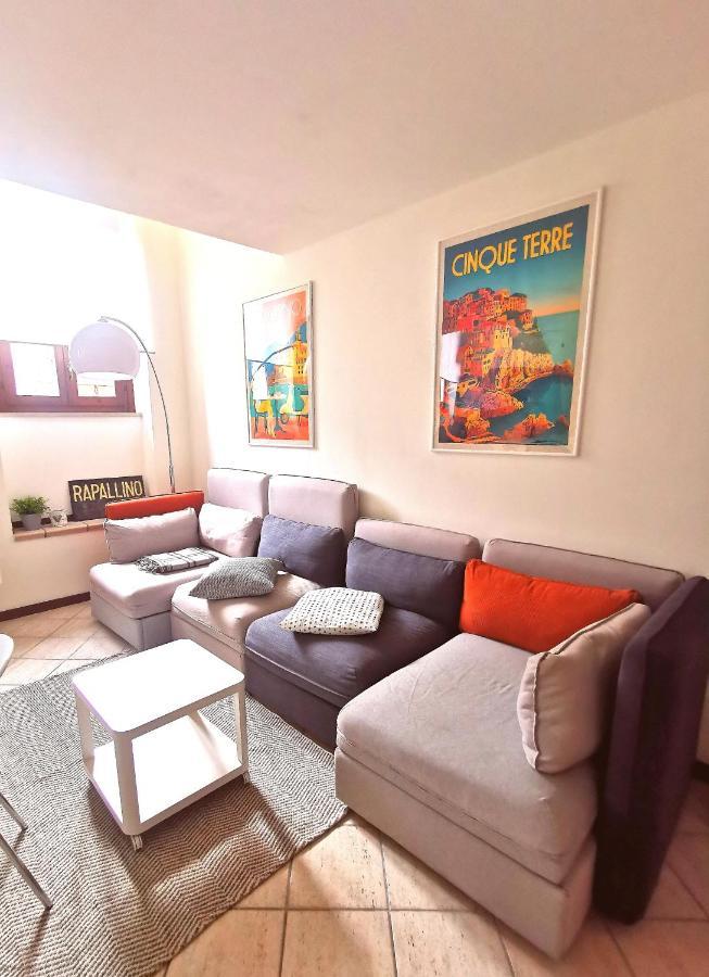 Old Town Apartment With Terrace - Live Love Lake Peschiera del Garda Bagian luar foto