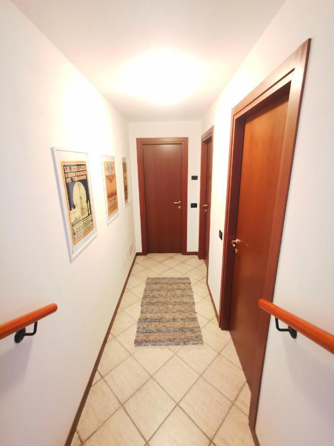 Old Town Apartment With Terrace - Live Love Lake Peschiera del Garda Bagian luar foto