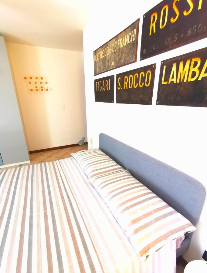 Old Town Apartment With Terrace - Live Love Lake Peschiera del Garda Bagian luar foto