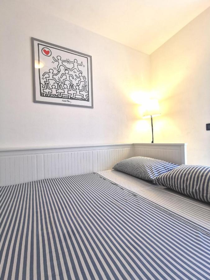 Old Town Apartment With Terrace - Live Love Lake Peschiera del Garda Bagian luar foto