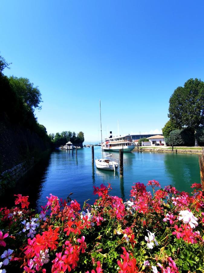 Old Town Apartment With Terrace - Live Love Lake Peschiera del Garda Bagian luar foto