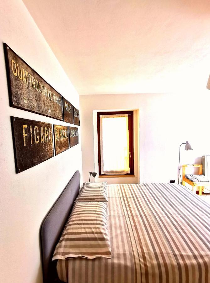 Old Town Apartment With Terrace - Live Love Lake Peschiera del Garda Bagian luar foto