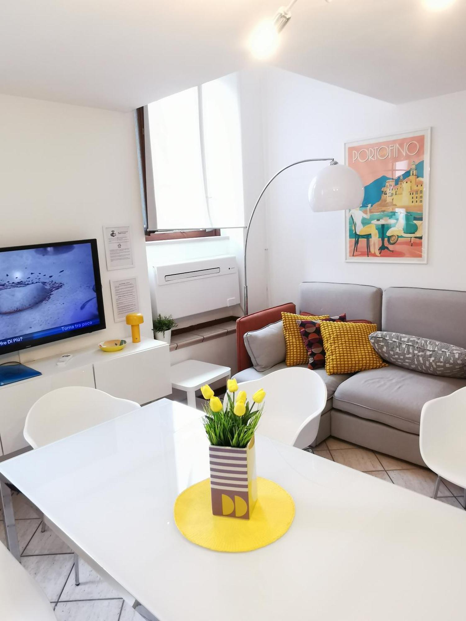 Old Town Apartment With Terrace - Live Love Lake Peschiera del Garda Bagian luar foto